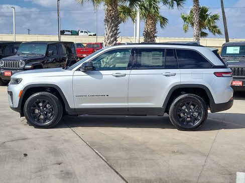 New 2026 Jeep Grand Cherokee Altitude AWD/4WD image 11