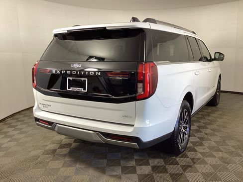 Used 2025 Ford Expedition Max Platinum AWD/4WD image 2