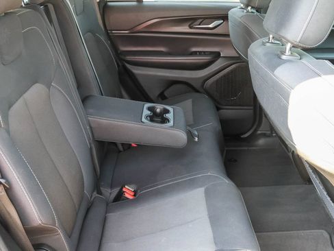 Used 2024 Jeep Grand Cherokee Laredo AWD/4WD image 11