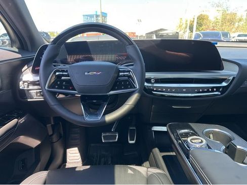New 2026 Cadillac Lyriq V AWD/4WD image 8