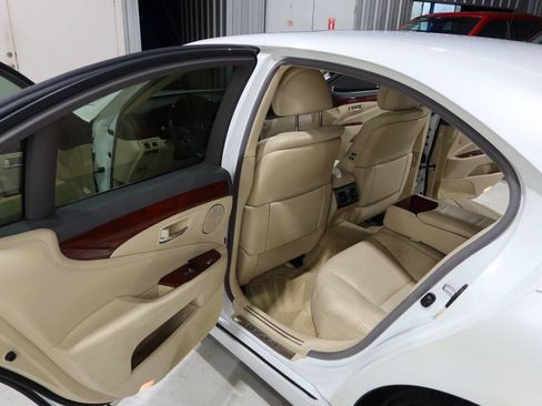 Used 2012 Lexus LS 460 w/ Comfort Pkg RWD image 15