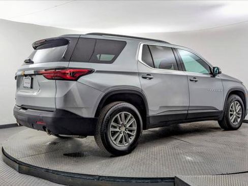 Used 2023 Chevrolet Traverse LT image 8