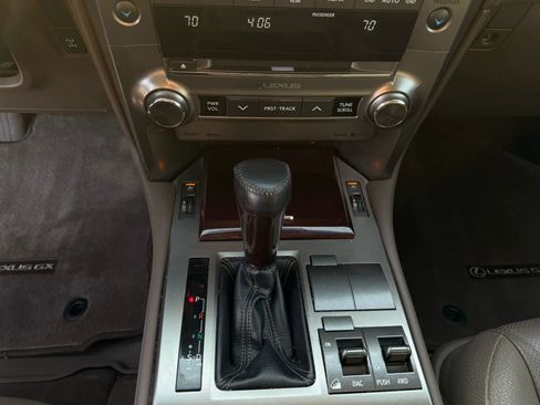 Used 2016 Lexus GX 460 image 10