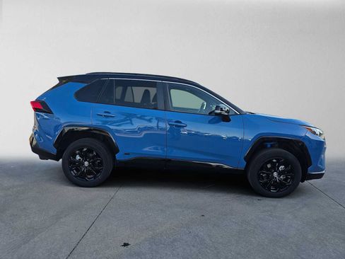 Used 2023 Toyota RAV4 XSE AWD/4WD image 2