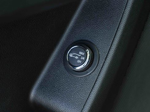 Used 2023 Chevrolet Traverse LT FWD image 37