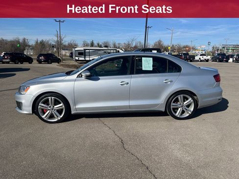 Used 2015 Volkswagen Jetta GLI SE FWD image 2