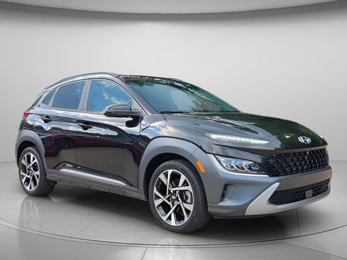 Used 2023 Hyundai Kona Limited w/ Cargo Package FWD image 9