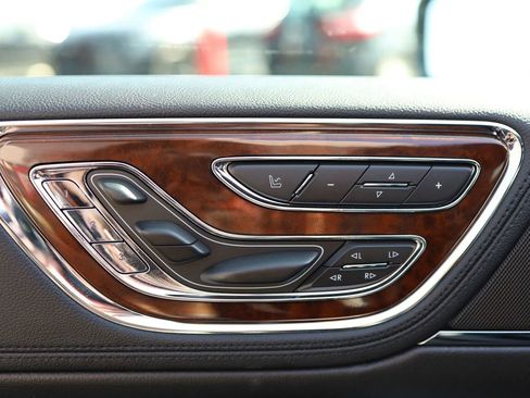 Used 2019 Lincoln Continental Select w/ Continental Climate Package image 13