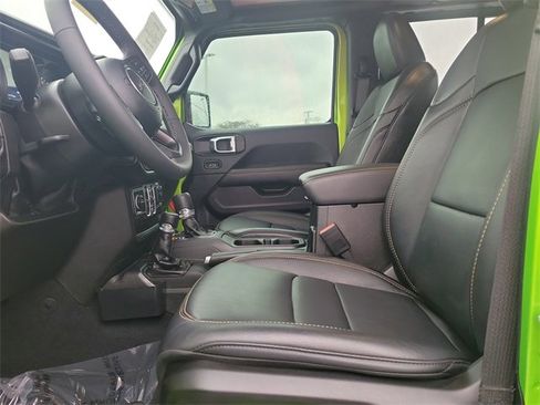 Used 2025 Jeep Gladiator Sport image 19