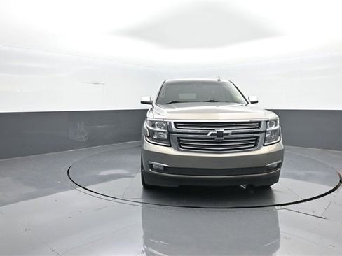 Used 2019 Chevrolet Suburban Premier w/ Premier Plus Edition image 2