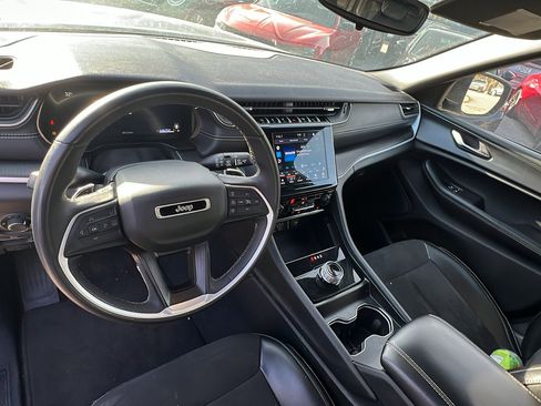 Used 2024 Jeep Grand Cherokee Altitude image 25