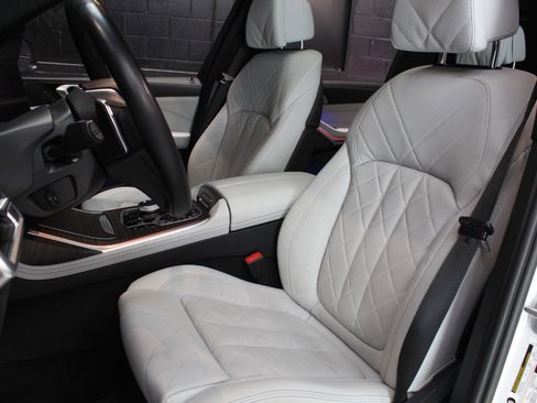 Used 2023 BMW X7 xDrive40i w/ Premium Package AWD/4WD image 33