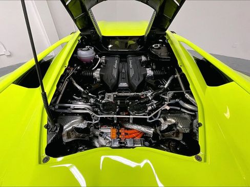 Used 2025 Lamborghini Revuelto image 15