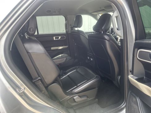 Used 2020 Ford Explorer XLT w/ Equipment Group 202A RWD image 15