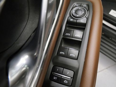 Used 2022 Chevrolet Suburban High Country AWD/4WD image 14