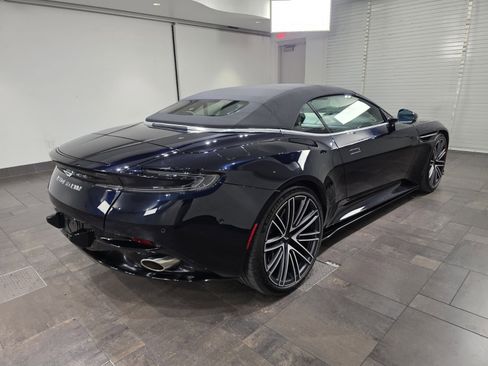 Used 2024 Aston Martin DB12 Convertible image 27