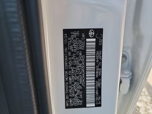 Used 2024 Toyota Prius LE image 30