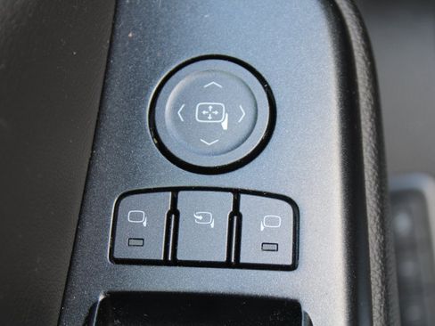 Used 2019 Chevrolet Suburban Premier w/ Premier Plus Edition image 17