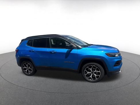 Used 2025 Jeep Compass Limited AWD/4WD image 2