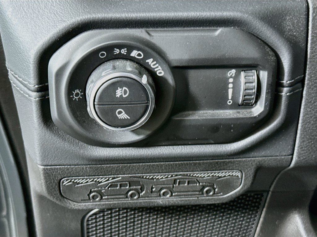 Used 2025 Jeep Gladiator Sport AWD/4WD image 10