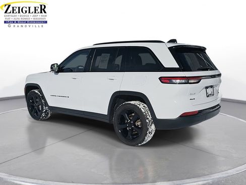 Used 2023 Jeep Grand Cherokee Limited w/ Black Appearance Package image 7