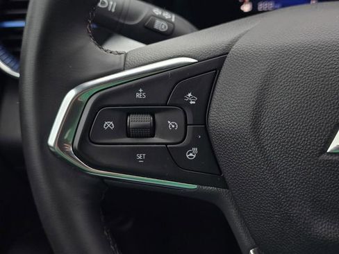 Used 2025 Chevrolet Trax LT w/ LT Convenience Package FWD image 17