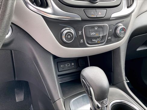 Certified 2022 Chevrolet Equinox LS w/ LS Convenience Package image 31