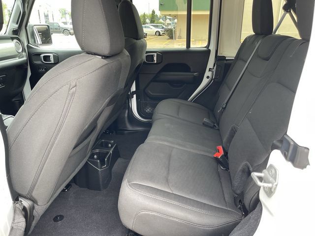 Used 2019 Jeep Wrangler Unlimited Sahara AWD/4WD image 13
