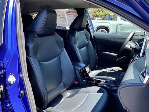 Used 2024 Toyota Corolla Cross XLE image 7