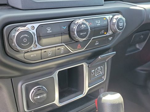 Used 2023 Jeep Gladiator Sport image 28