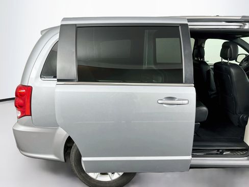 Used 2019 Dodge Grand Caravan SXT FWD image 30