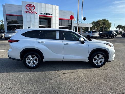 Certified 2023 Toyota Highlander L image 2
