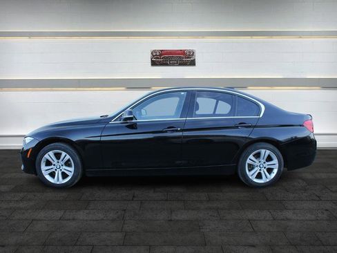 Used 2017 BMW 330i Sedan w/ Driver Assistance Package image 4