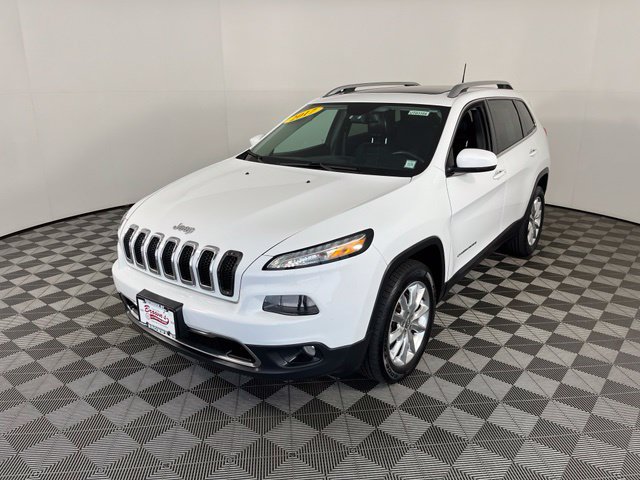 Used 2017 Jeep Cherokee Limited w/ Luxury Group AWD/4WD image 3