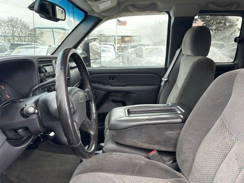 Used 2006 Chevrolet Silverado 2500 LT w/ Snow Plow Prep Package image 11