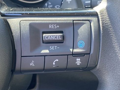 Used 2023 Nissan Rogue SV image 18