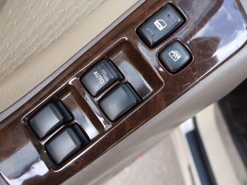 Used 2005 Toyota Highlander 2WD V6 w/ 3rd Row image 27