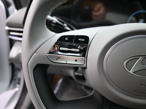 Used 2025 Hyundai Elantra SEL FWD image 19