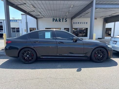 Used 2021 BMW 530i w/ M Sport Package RWD image 3