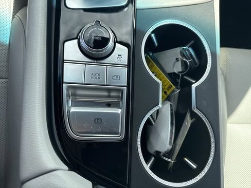 Used 2025 Genesis G70 2.5T image 27