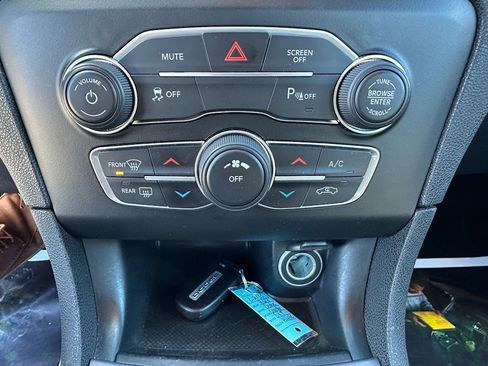 Used 2023 Dodge Charger SXT image 20