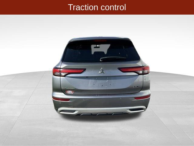 Used 2023 Mitsubishi Outlander SE Black Edition FWD image 6