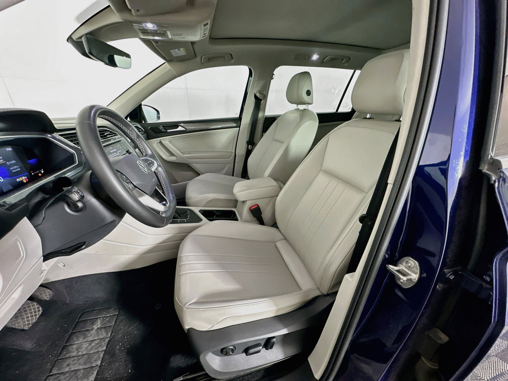 Used 2022 Volkswagen Tiguan SE FWD image 13