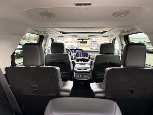 Used 2025 Ford Expedition Platinum image 53