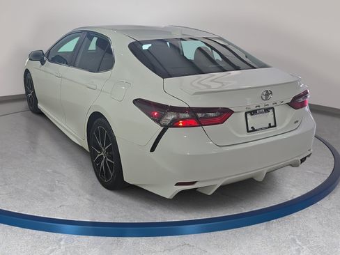 Used 2022 Toyota Camry SE FWD image 8