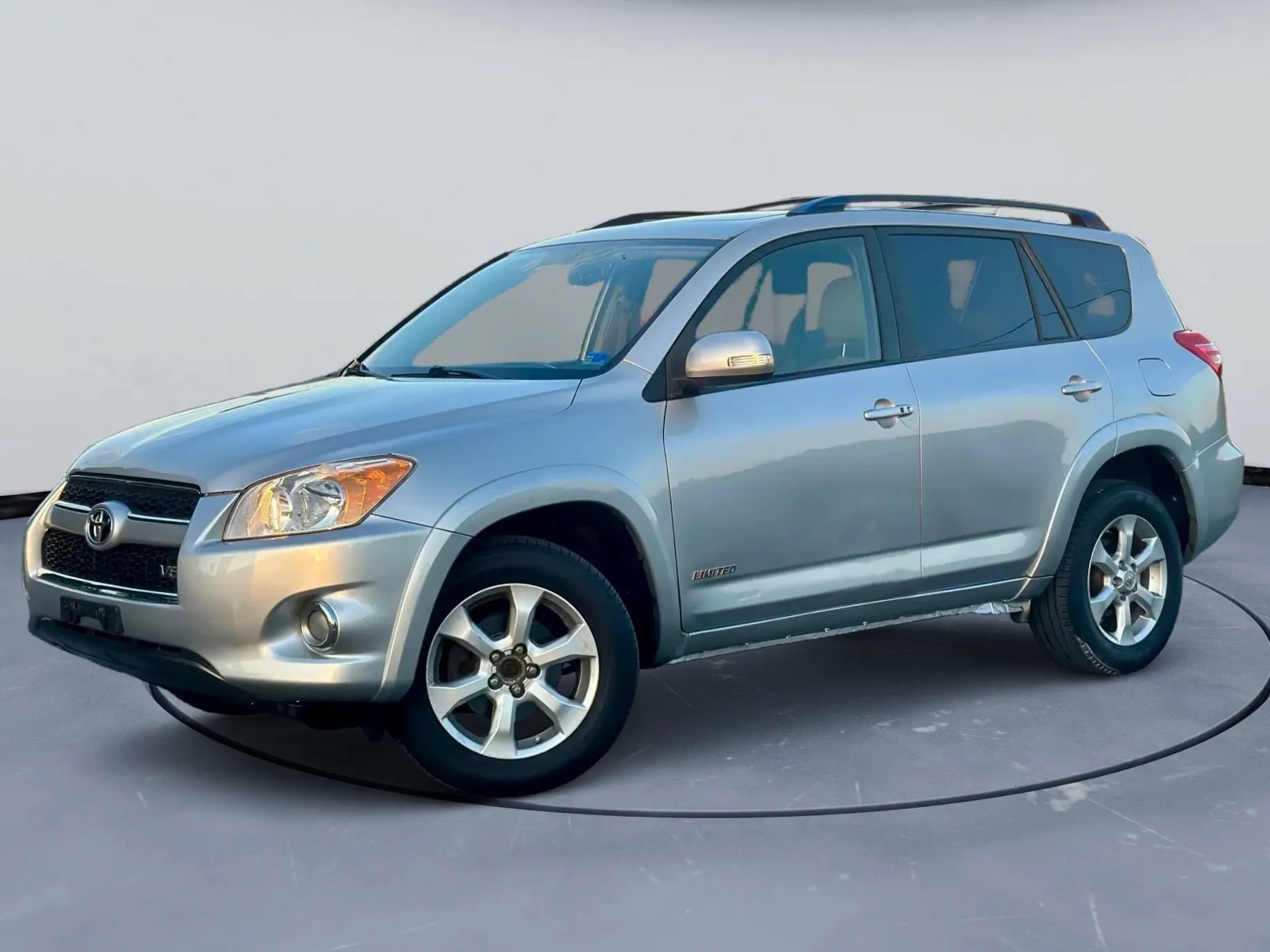 Used 2010 Toyota RAV4 Limited AWD/4WD image 2