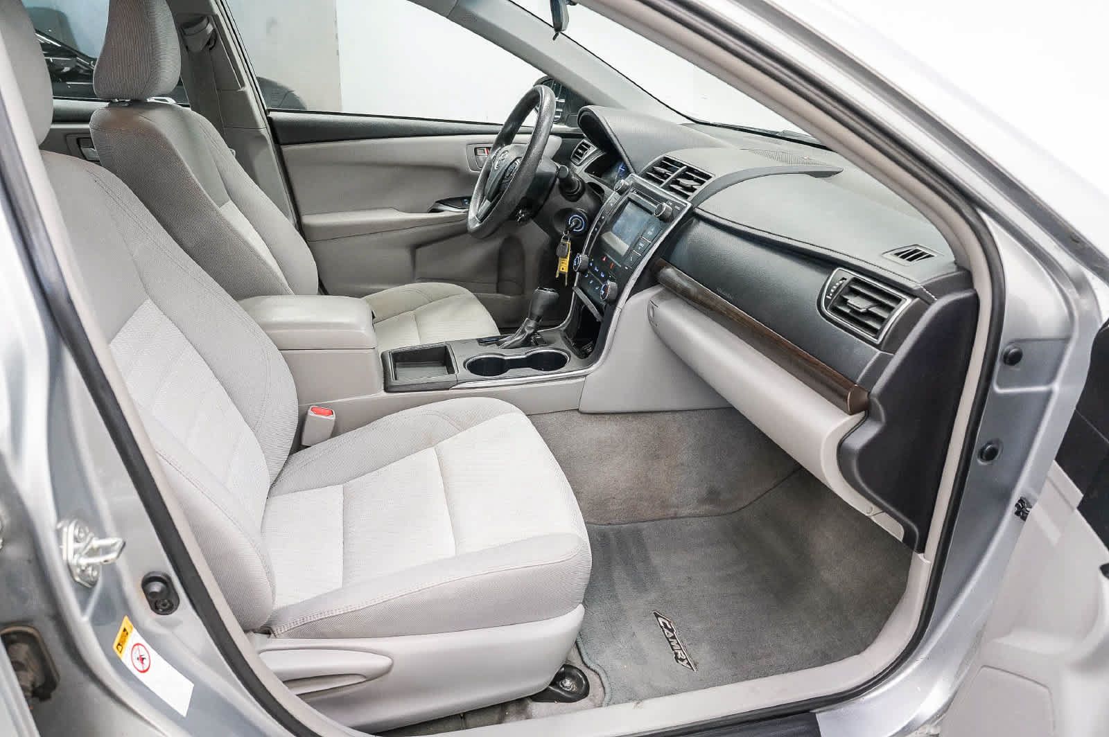 Used 2016 Toyota Camry LE FWD image 16