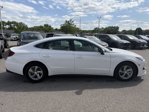 Used 2023 Hyundai Sonata SE FWD image 4