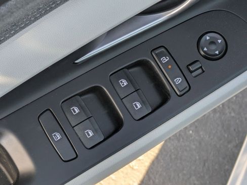 Certified 2025 Hyundai Elantra Limited FWD image 13