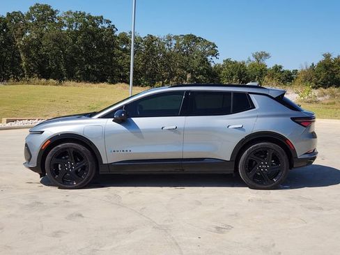 New 2025 Chevrolet Equinox EV RS image 4